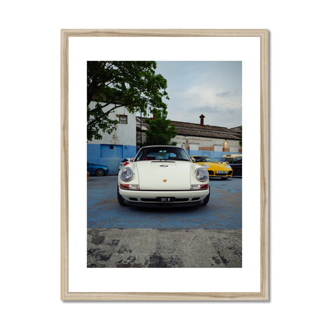 N°18/30 - 911 by Singer Framed Print