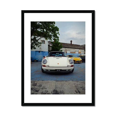 N°18/30 - 911 by Singer Framed Print